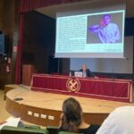 Daniele Giuliani durante la Conferenza in Pedagogia Teatrale a Madrid